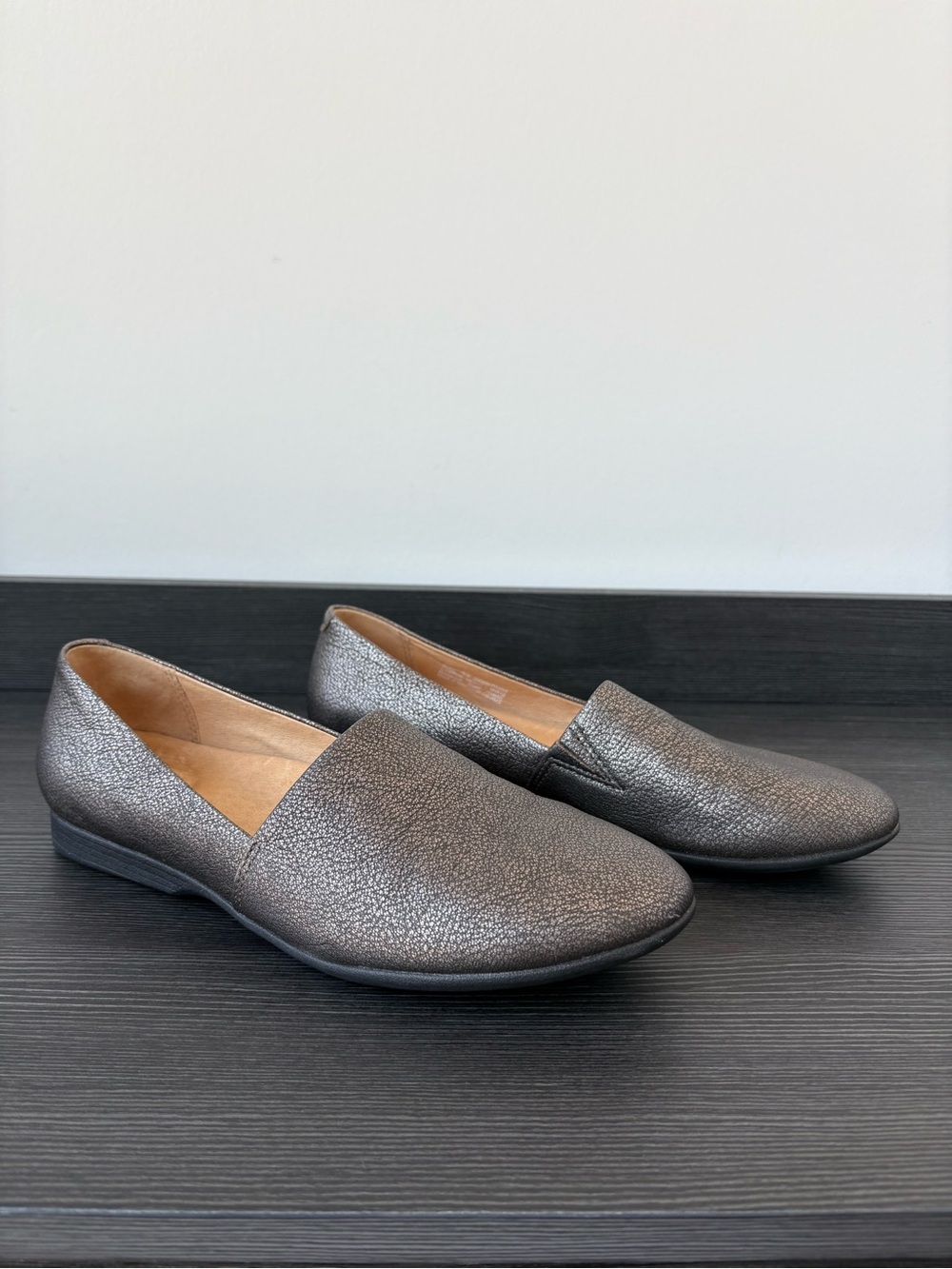 Dansko Larisa Pewter Metallic Leather Flats Slip On Comfort Shoes 38